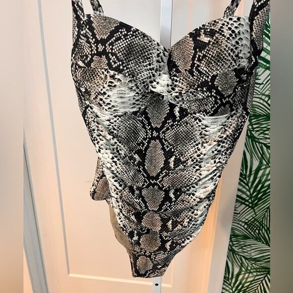 Bond-Eye Australia One Piece Python Print Swimsuit Size 12 D-DD - Picture 4 of 10
